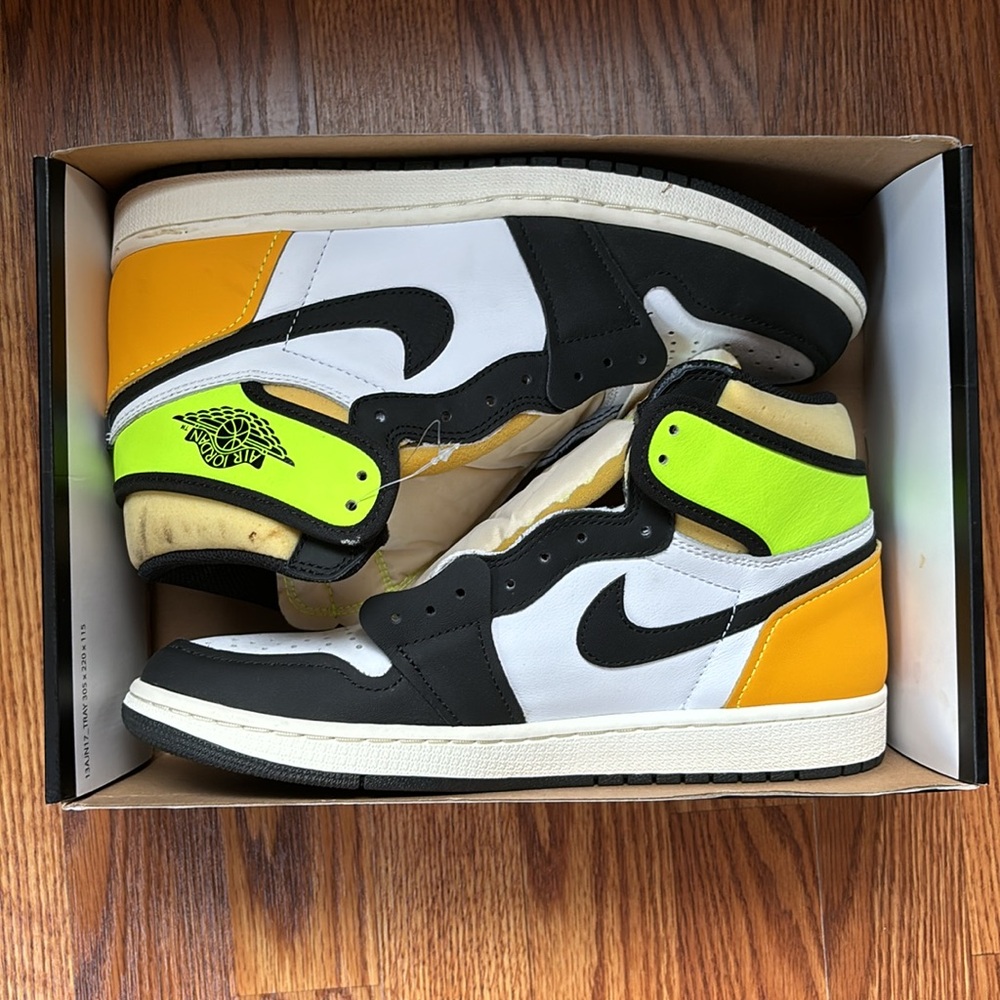 Air Jordan 1 retro high OG white black volt university noir